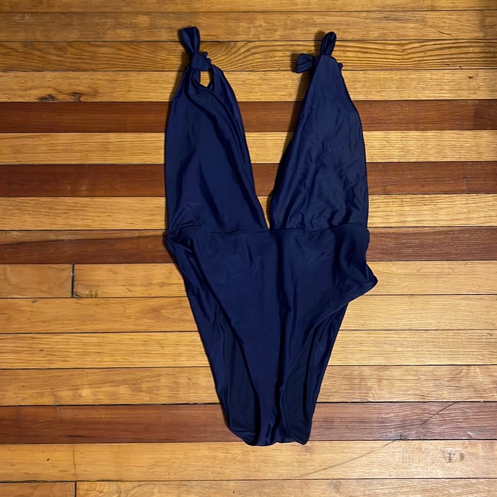 Arie full piece suit